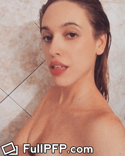 Camila @camillarra full-size profile picture FanCentro