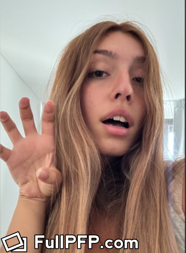 Mel  (18 y/o) 🧸 @melts69 full-size profile picture Fansly