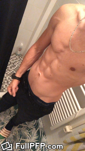 Stefanr_070 @stefanr_070 FanCentro Full Size header Picture (HD)